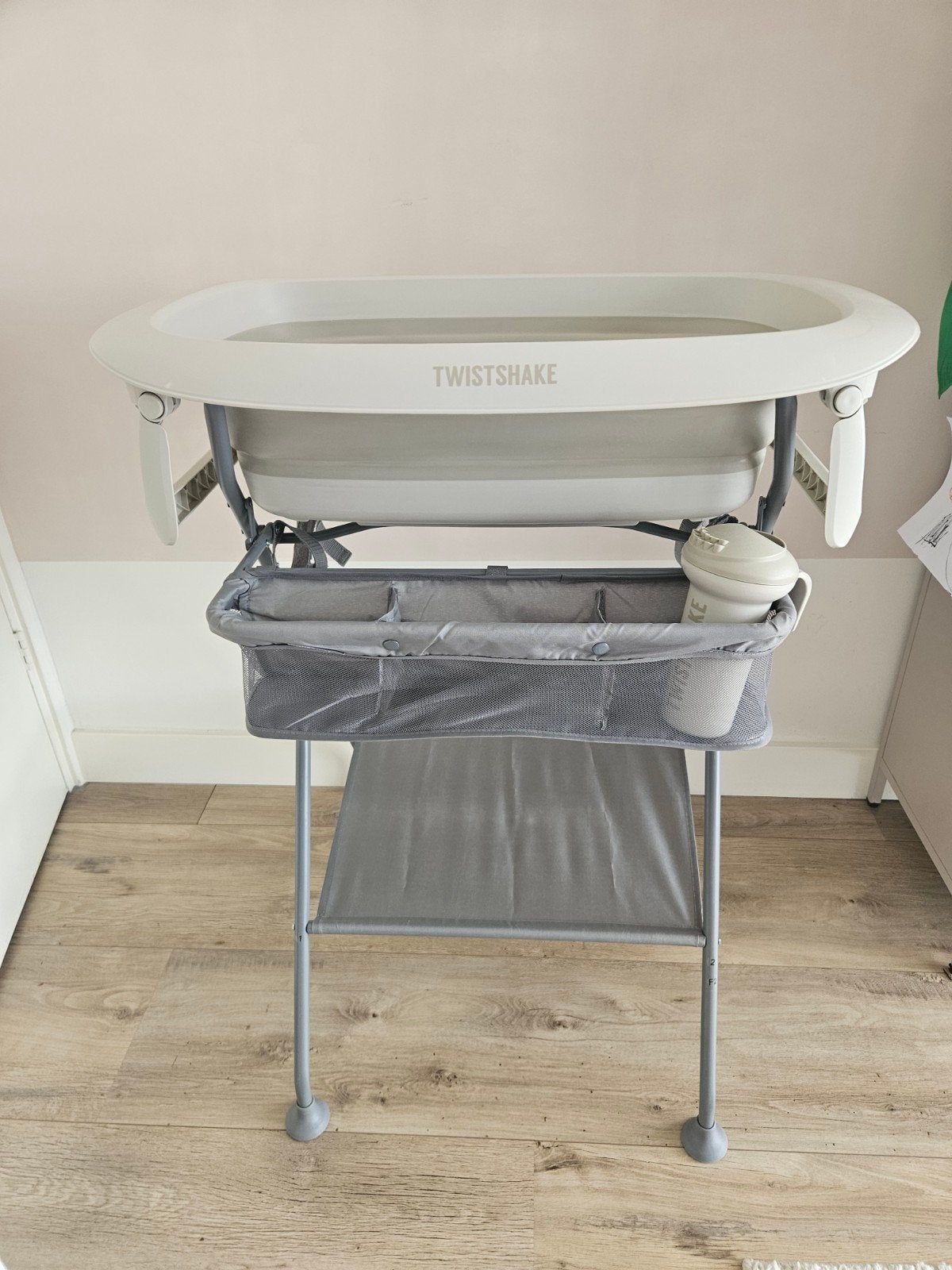 Twistshake babybadje + standaard + verschoonmat, Kinderen en Baby's, Badjes en Verzorging, Ophalen, Zo goed als nieuw, Badje, Standaard