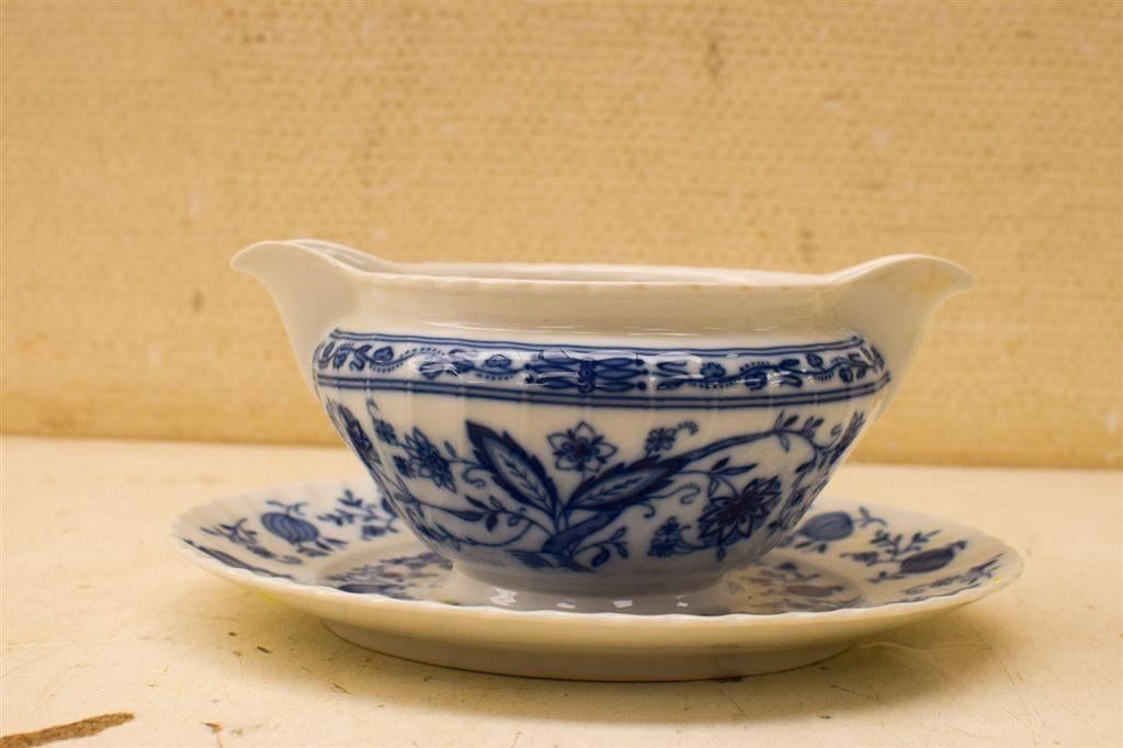 Royal Tettau porseleinen jus/saus schaaltje met vast schotel, Gebruikt, Ophalen of Verzenden, Bord(en), Wedgwood