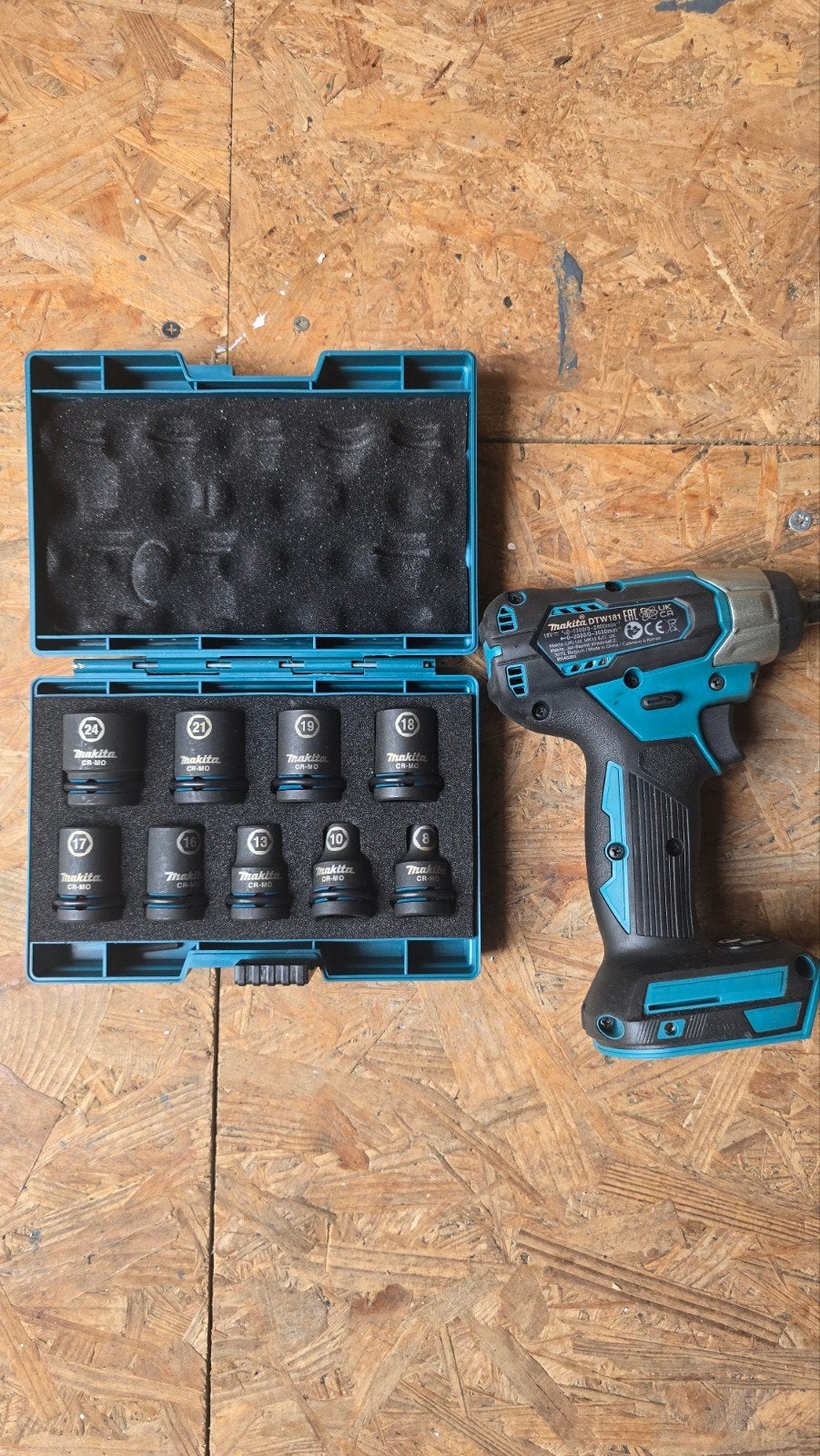 Makita DTW181 Accu Slagmoersleutel met Doppen Set, Doe-het-zelf en Verbouw, Gereedschap | Boormachines, Ophalen of Verzenden, Zo goed als nieuw