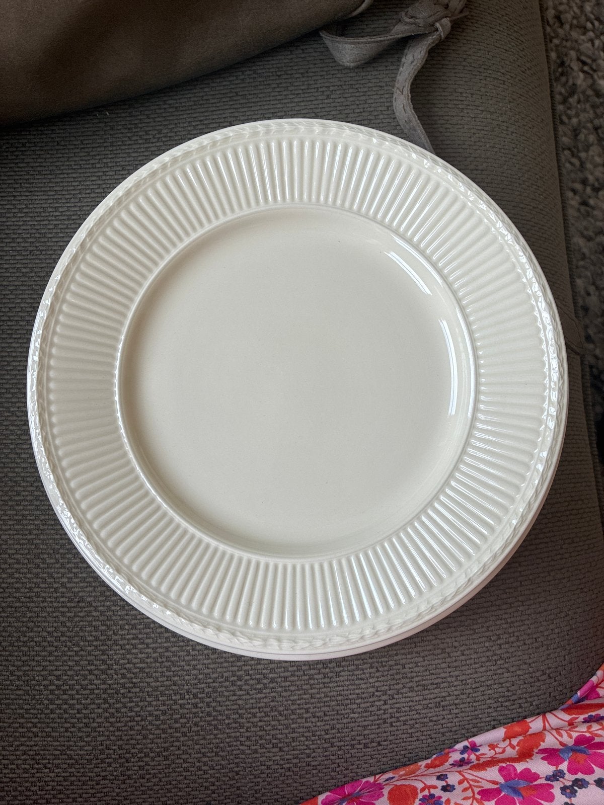 Wedgwood Edme - 3x dinerbord 26 cm en 2 x onderbord 29 cm, Ophalen of Verzenden, Zo goed als nieuw, Bord(en), Wedgwood