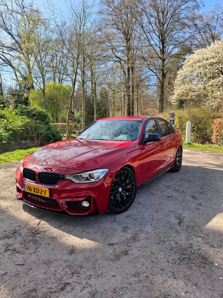 Bmw 320i F30 (328i)245pk rood, Auto's, Automaat, Euro 5, Achterwielaandrijving, Zwart