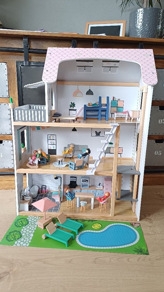 Poppenhuis incl. poppetjes en meubels, Ophalen, Zo goed als nieuw, Poppenhuis