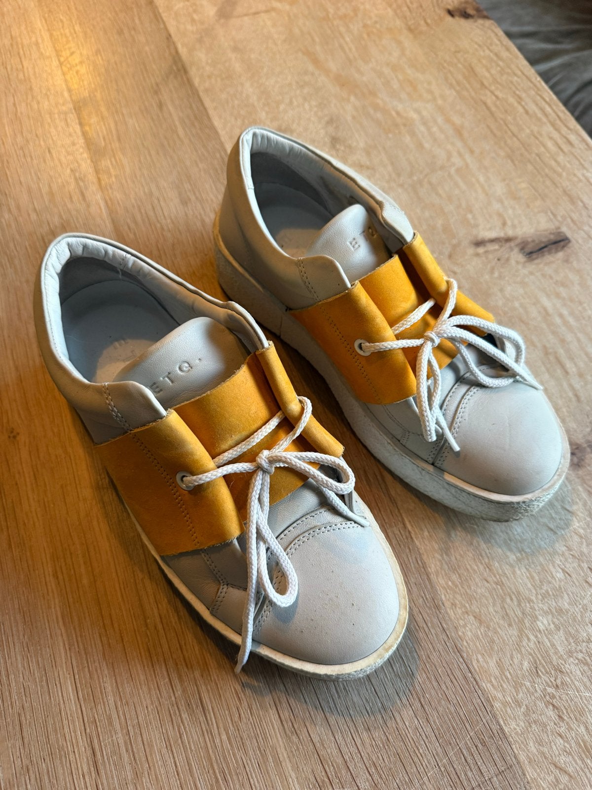 ETQ. Amsterdam Sneakers - Beige met Oranje Details, Beige, Ophalen of Verzenden, Sneakers of Gympen, Gedragen