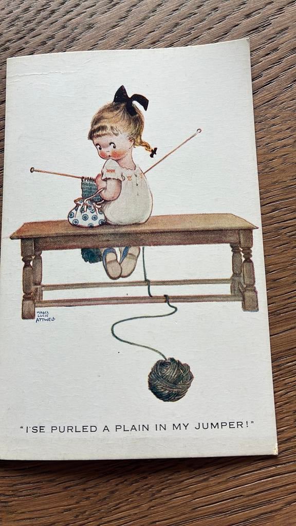Mabel Lucie Attwell. Meisje op bankje breit trui., Verzamelen, Ophalen of Verzenden, Ongelopen