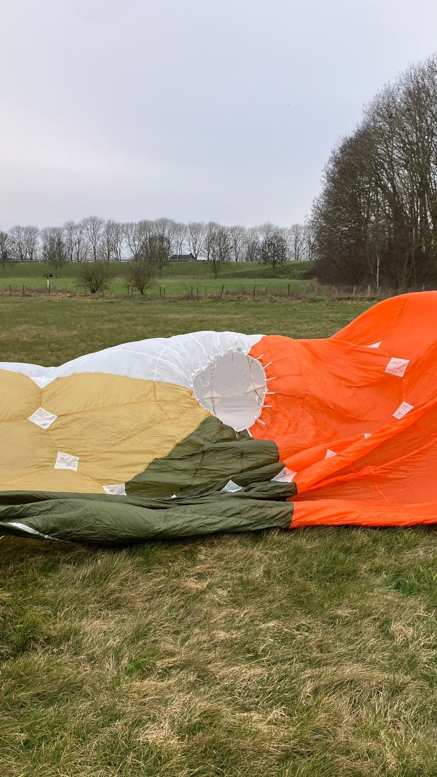 PARACHUTE, Ophalen of Verzenden, Zo goed als nieuw
