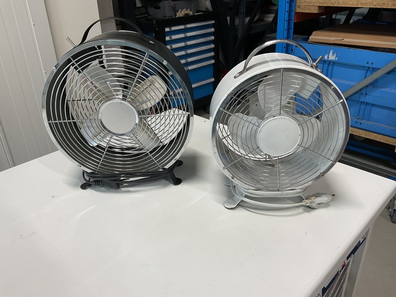 2 tafel ventilatoren ventilators zwart+wit volledig metaal, Ophalen, Zo goed als nieuw