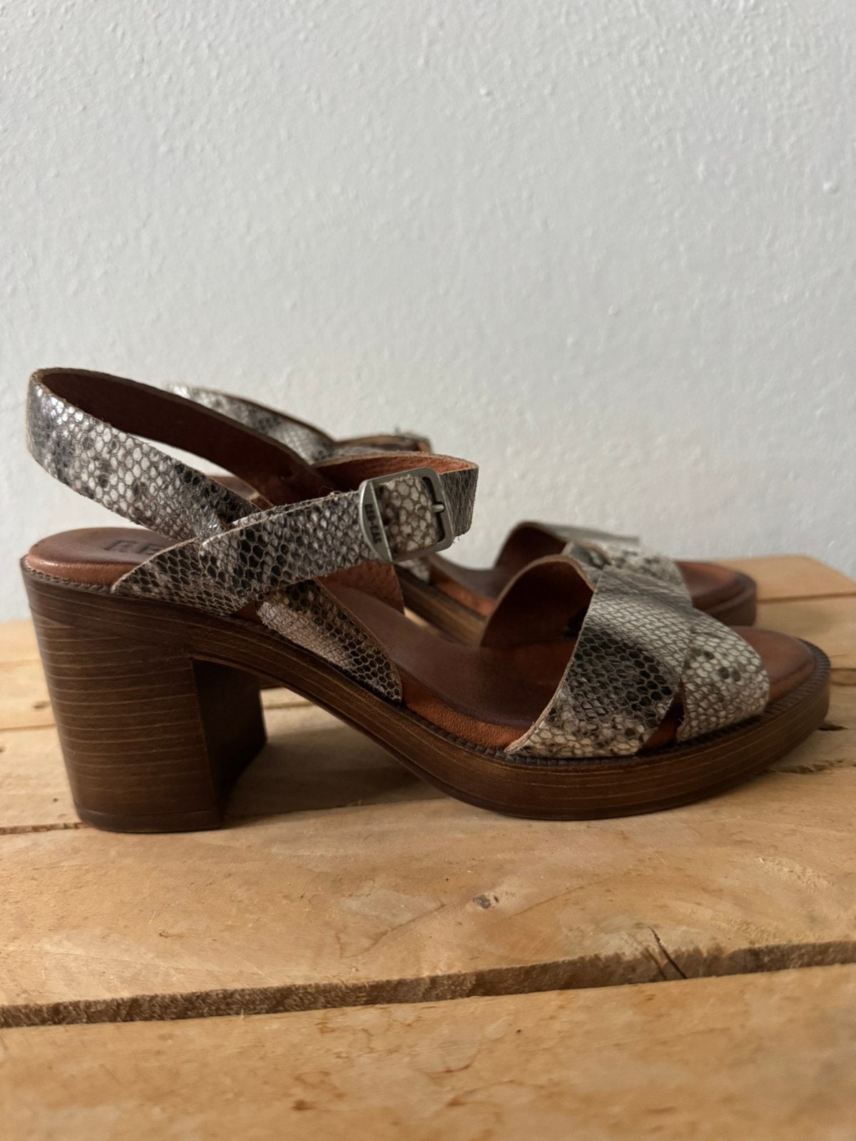 Sandalen leer met slangenprint mt 37 Red Rag, Ophalen, Zo goed als nieuw, Bruin, Sandalen of Muiltjes