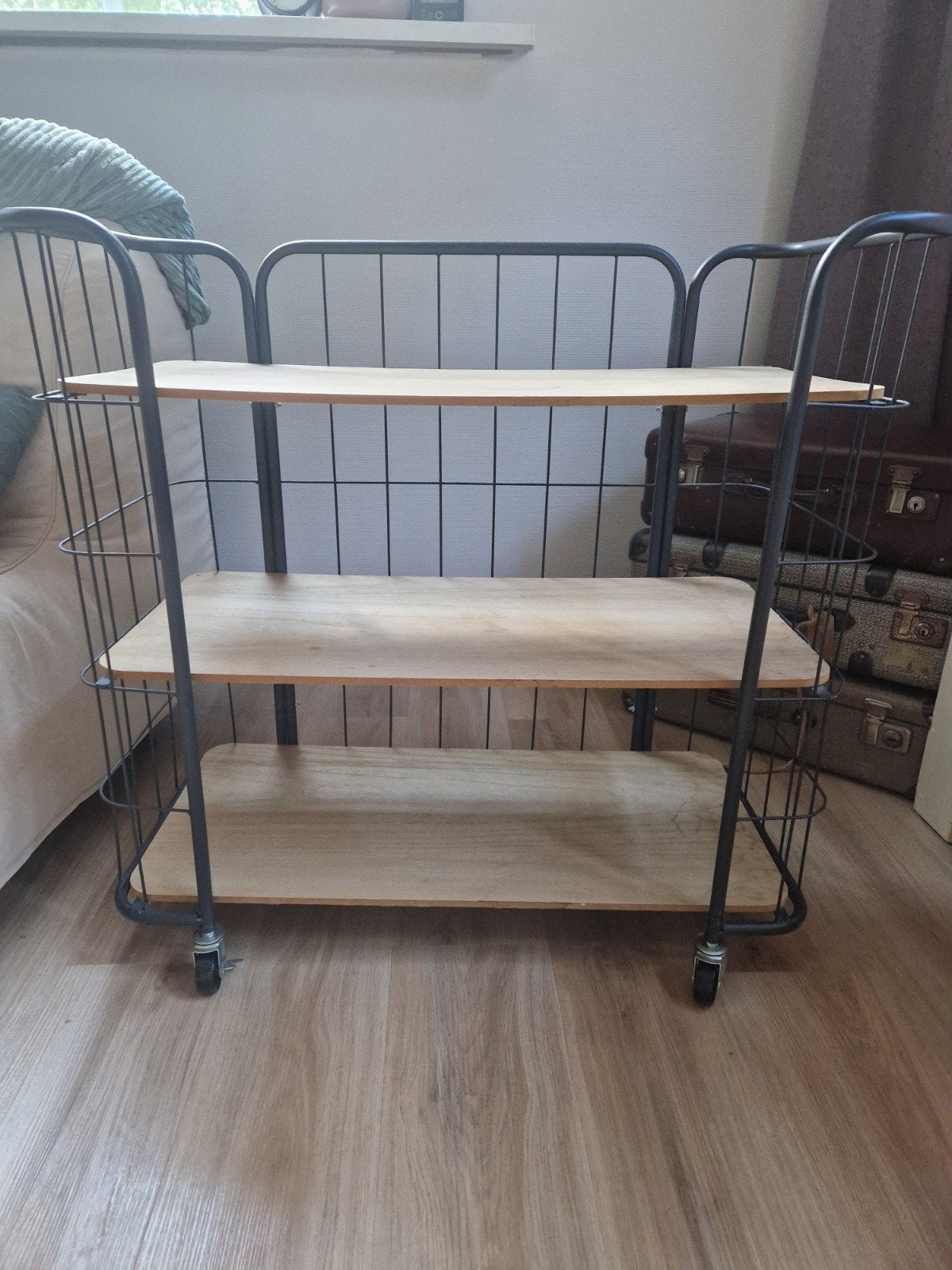 Industriële trolley / bakkerskastje met 3 planken en wielen, Ophalen, Gebruikt