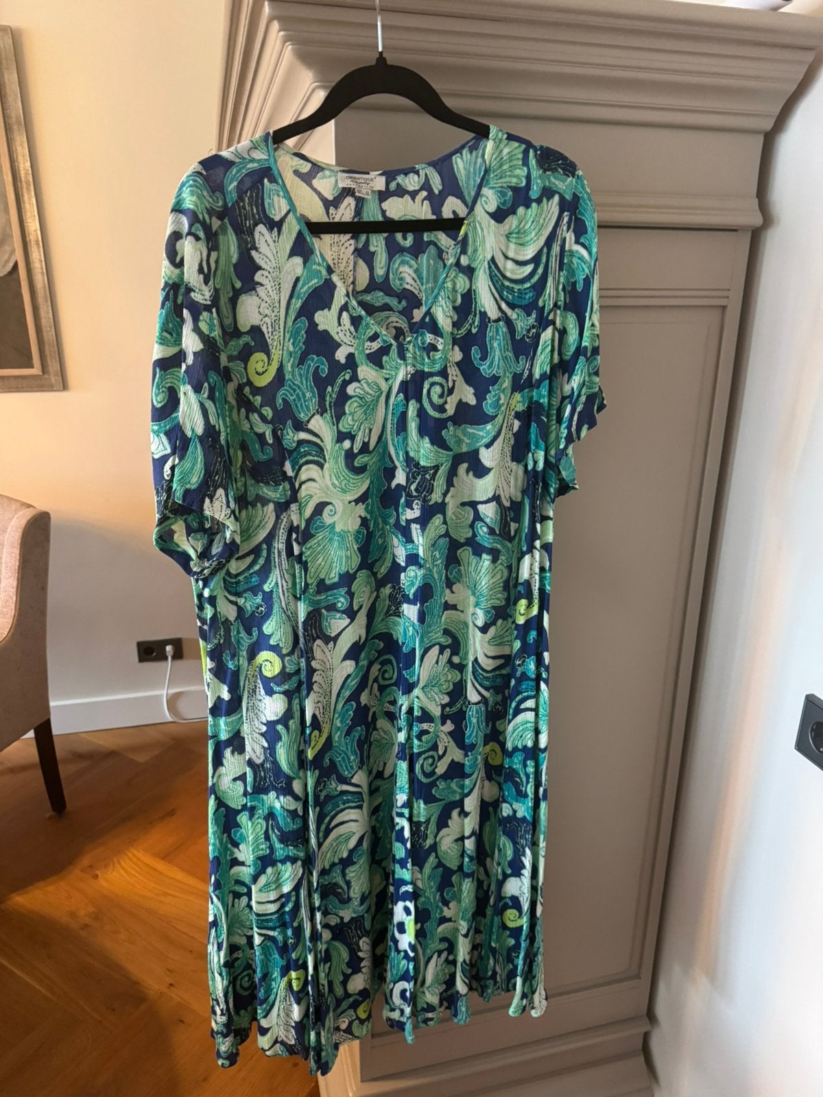 Leuke japon, donkerblauwe ondergrond met groen, mt 50, Kleding | Dames, Verzenden, Zo goed als nieuw, Meerkleurig, Jurk