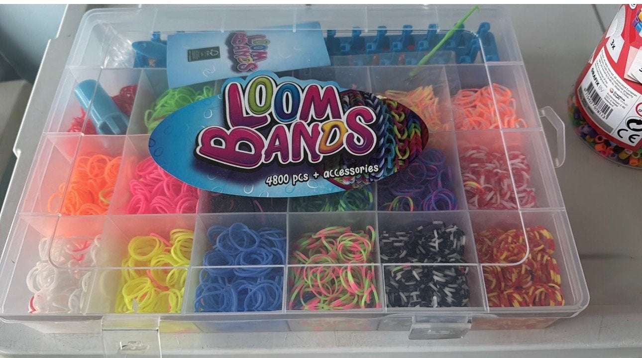 Loom Bands set met 4800+ elastiekjes en accessoires, Overige thema's, Meerkleurig, Ophalen of Verzenden, Zo goed als nieuw