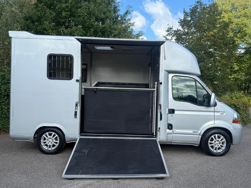 Foto 4 van Renault Master Roelofsen Paardenwagen Horsetruck LAGE KM