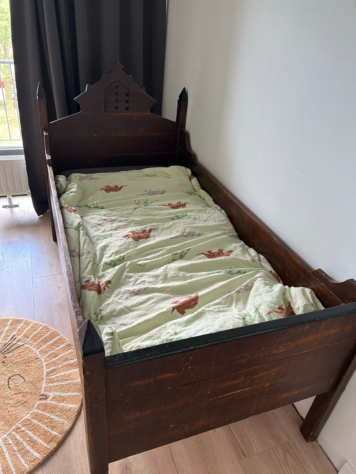 Antiek houten kinderbedje, Ophalen