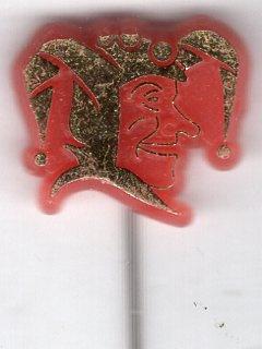 NAR goud op rood plastic carnavals speldje ( Z_219 ), Verzenden, Nieuw, Stad of Land, Speldje of Pin