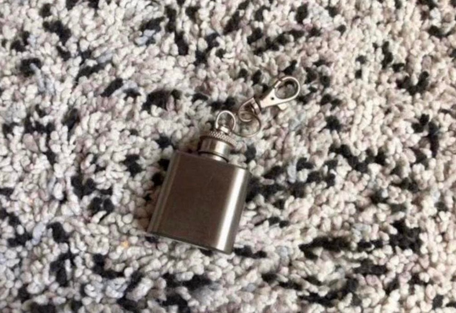 Metaal Drankflesje 🌺 sleutelhanger, Ophalen of Verzenden, Zo goed als nieuw