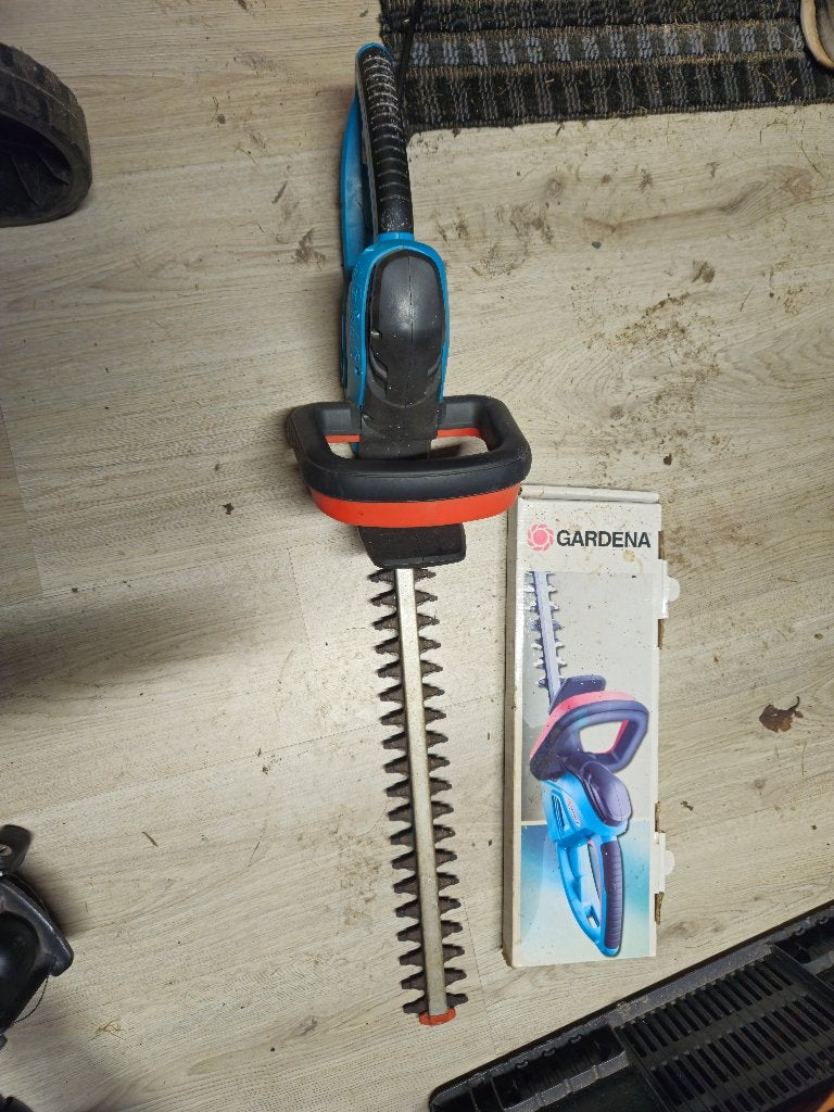 Gardena heggenschaar - Elektrisch, zo goed als nieuw, Ophalen, Gebruikt, Elektrisch, Gardena