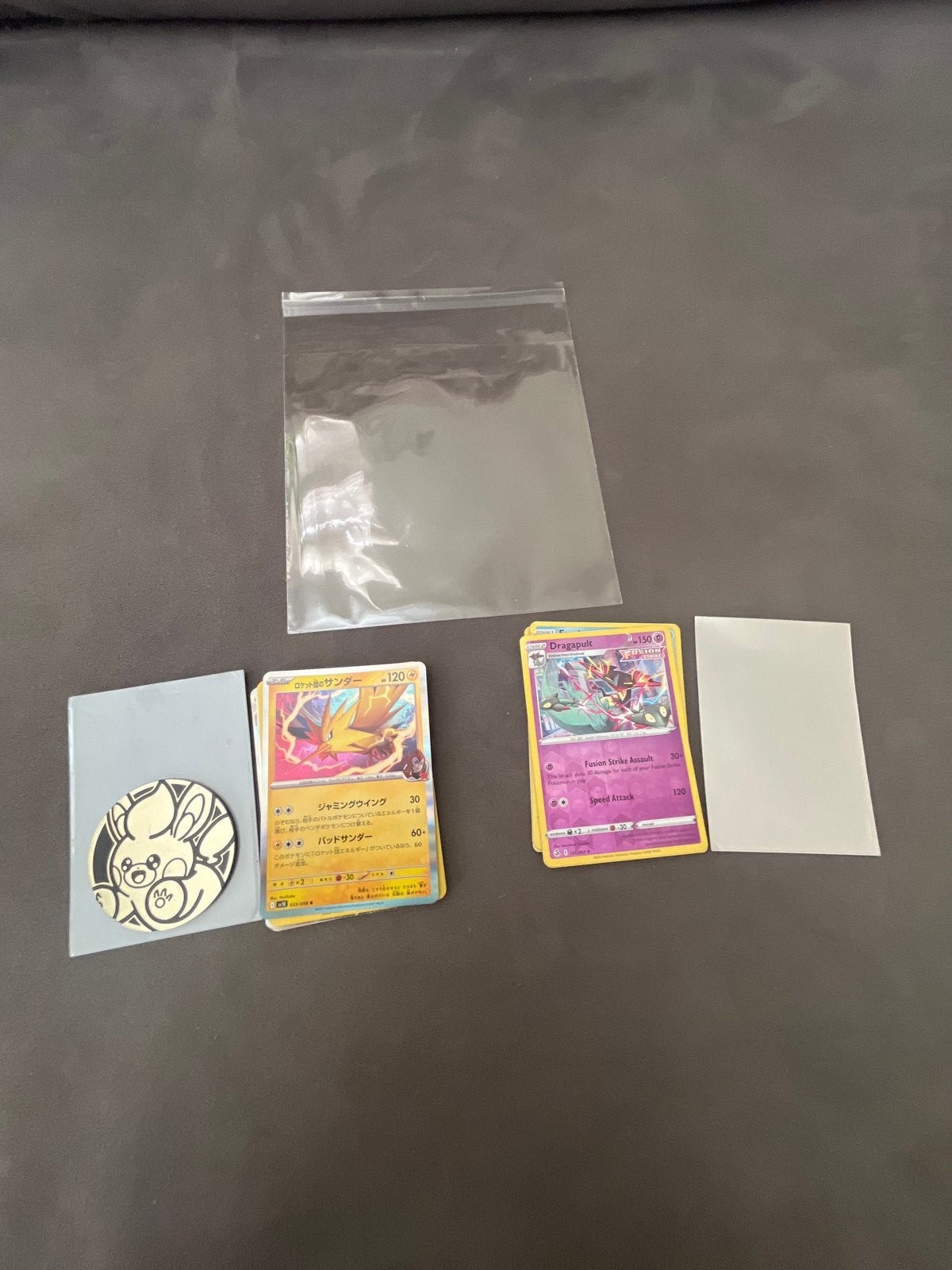 Pokémon kaarten set met munt en sleeves, Ophalen of Verzenden, Meerdere kaarten