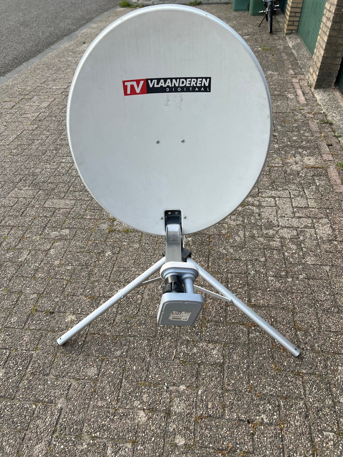 Satellietschotel op statief met dubbele LNB kop, Ophalen, Gebruikt