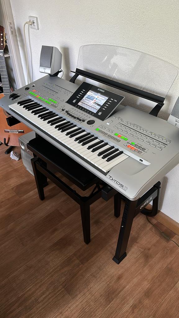 Yamaha Tyros 3 keyboard, Muziek en Instrumenten, Keyboards, Yamaha, Ophalen of Verzenden, Met standaard, 61 toetsen