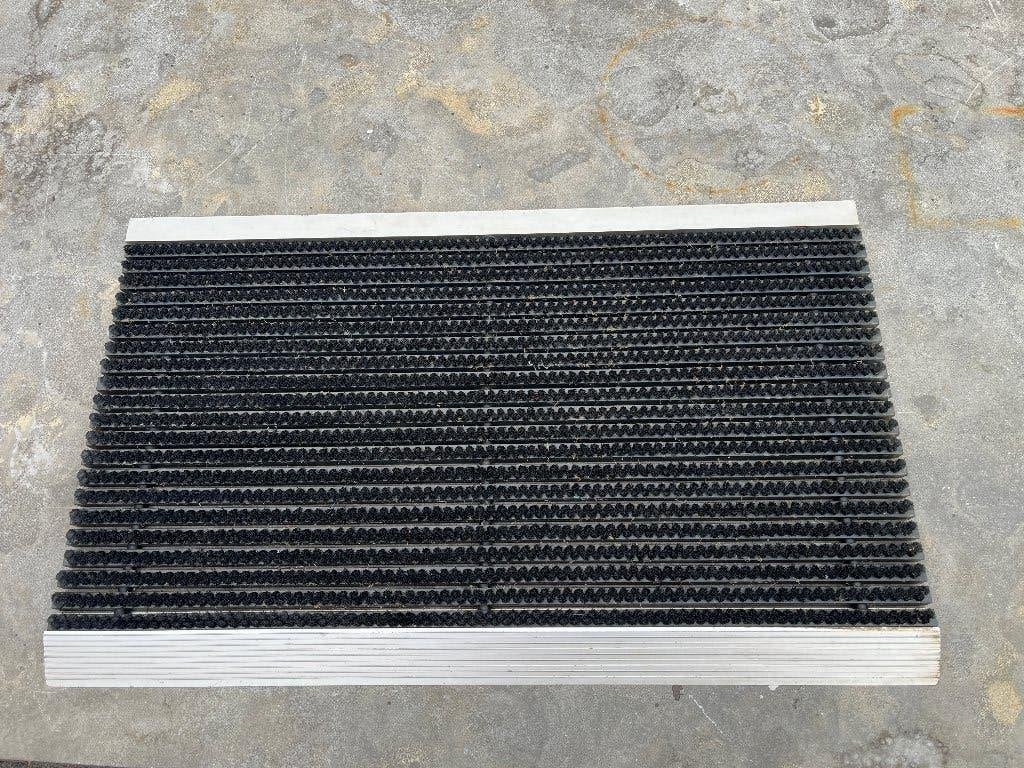 Borstelmat entreemat voor buiten  en aluminium omlijsting, Tuin en Terras, Gebruikt, Nylon, Schoonloopmat, Ophalen of Verzenden