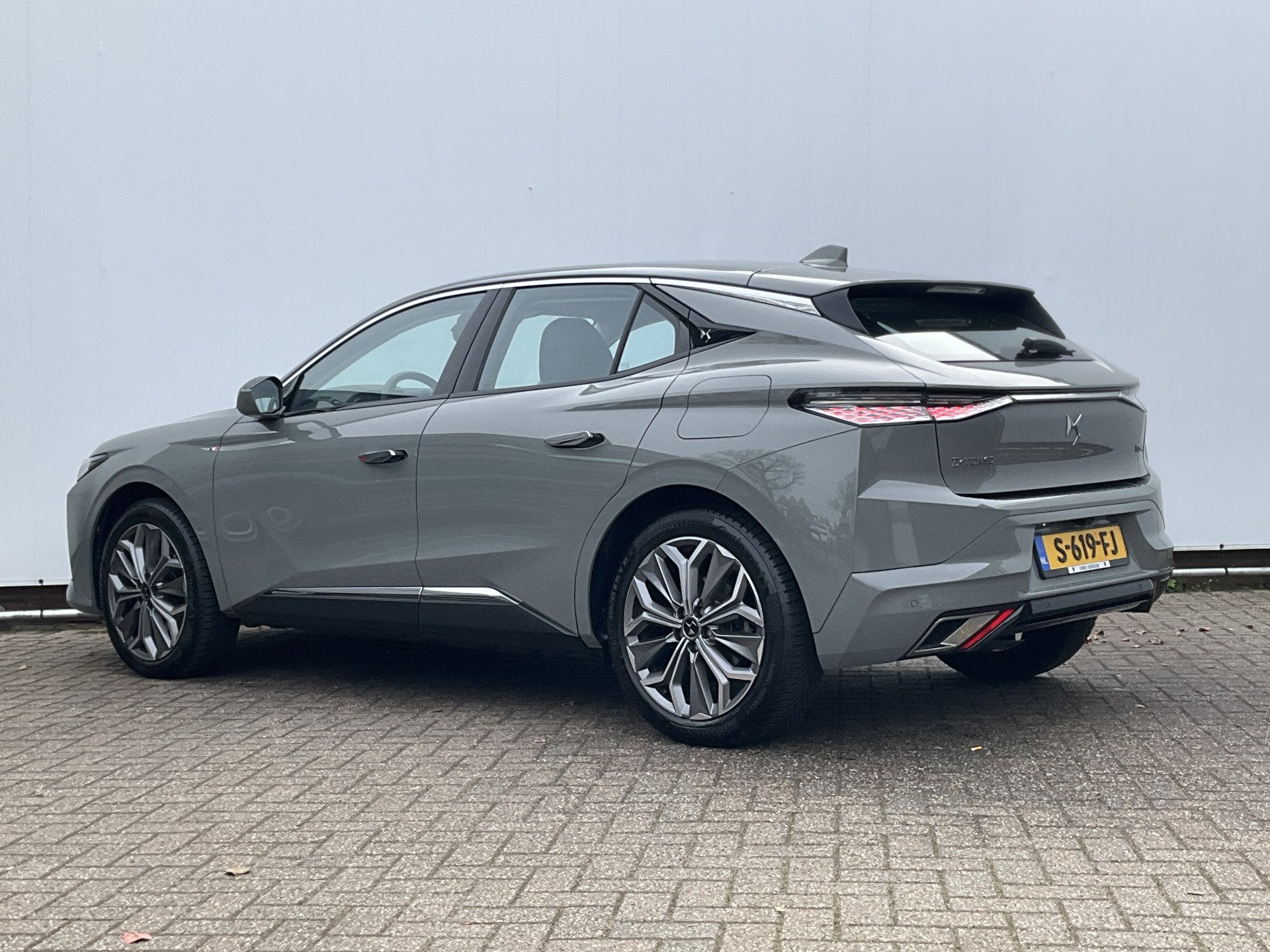 DS DS 4 1.6 HYbrid 225 Plug-in E-Tense Trocadero Stoel/Stuur, Auto's, DS, Gebruikt, Euro 6, 4 cilinders, Bedrijf