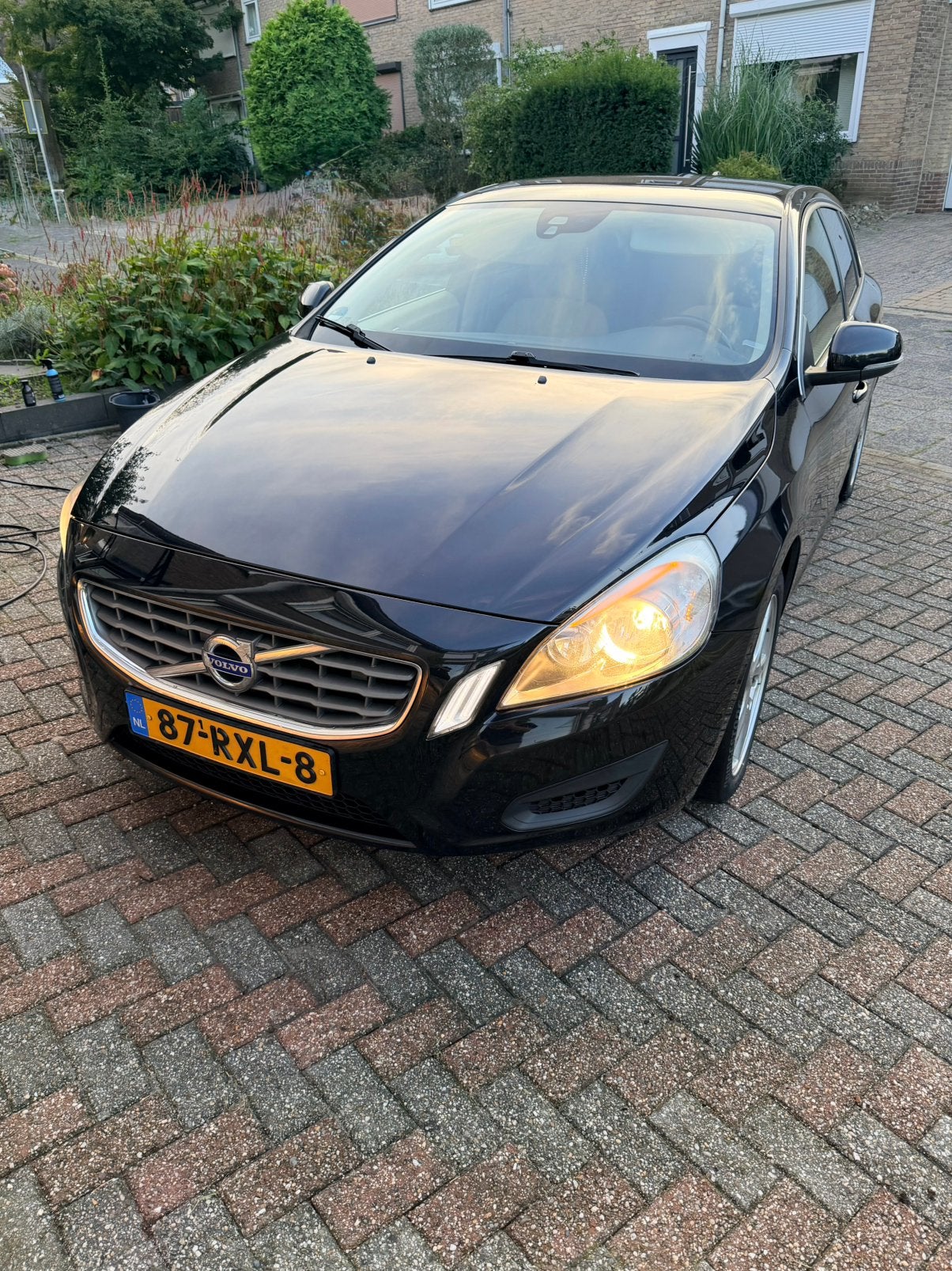 Volvo V60 T3 Start/stop 150pk 2011 Zwart, Auto's, Volvo, 1596 cc, 15 km/l, Beige, 4 cilinders