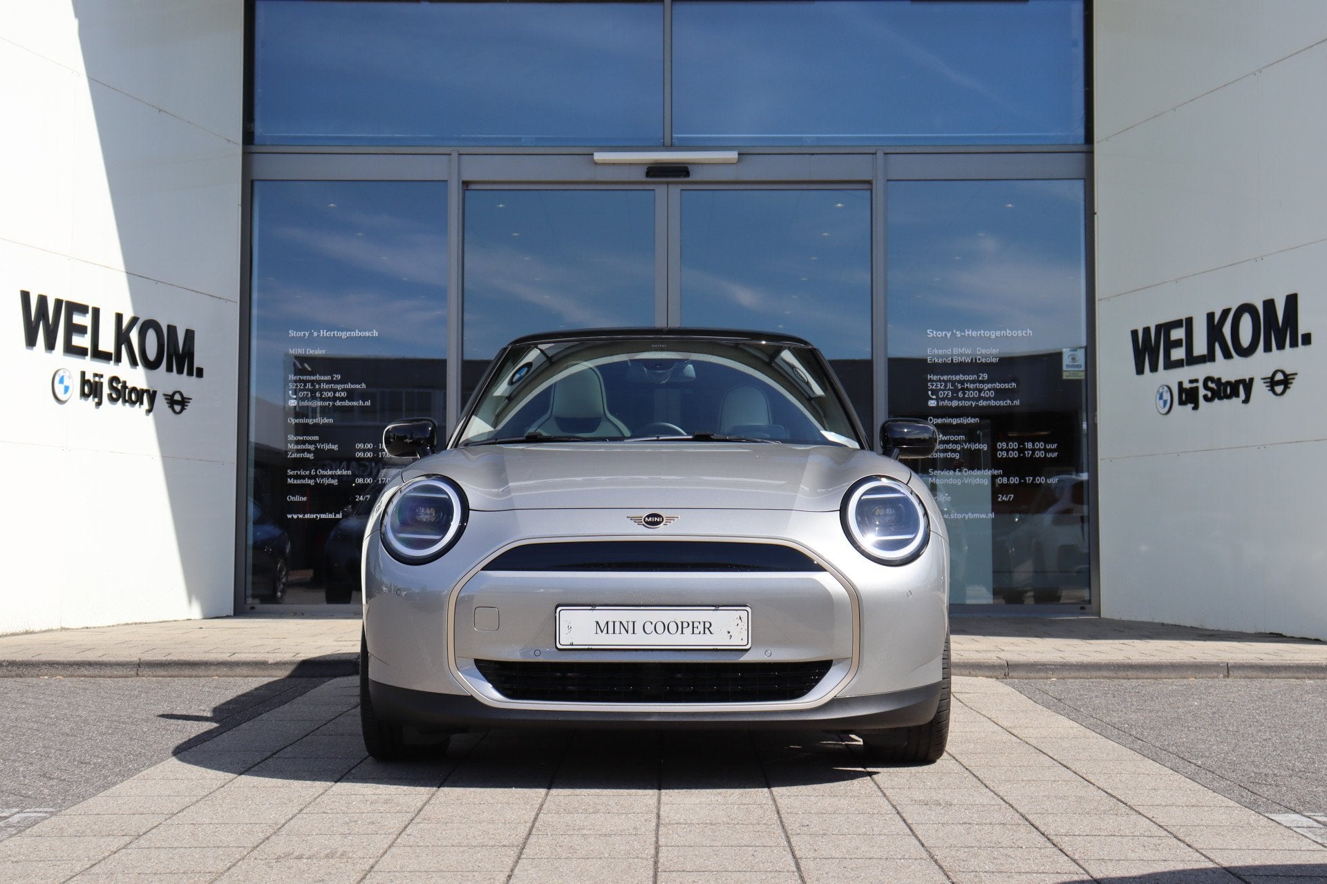 MINI Hatchback Cooper E / Favoured / Pakket M / 18" Night Fl, Auto's, Mini, Beige, Met garantie (alle), 4 stoelen, 184 pk