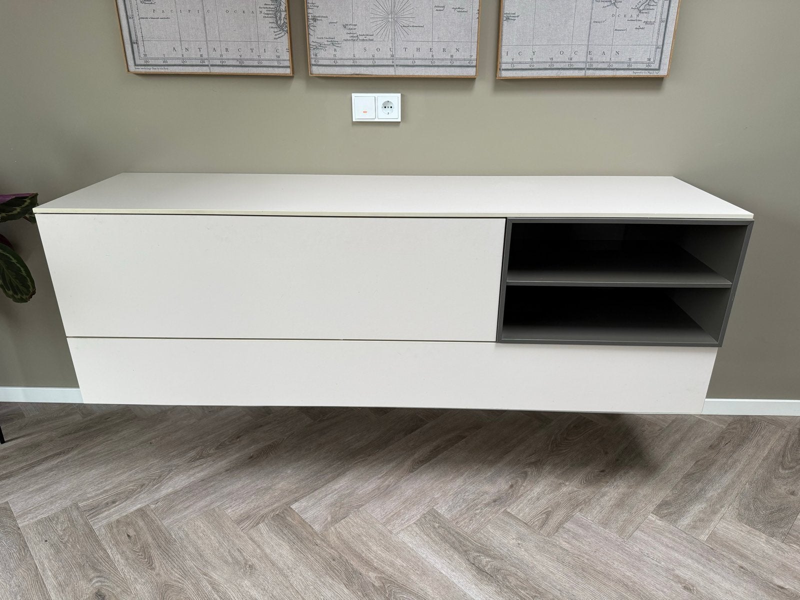Modern zwevend dressoir, Huis en Inrichting, Ophalen, Kunststof, 100 tot 150 cm, Zo goed als nieuw