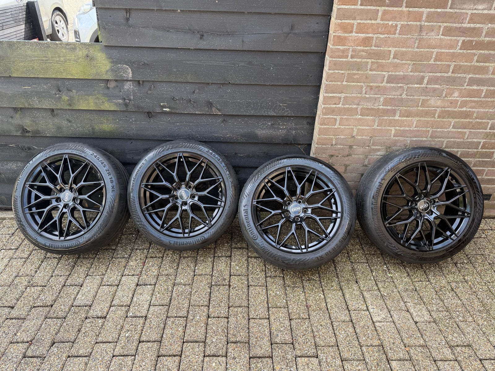 Dotz Suzuka Zwart  Volvo velgen met Conti banden + extra’s, Auto-onderdelen, Ophalen, 18 inch, Banden en Velgen, Personenwagen