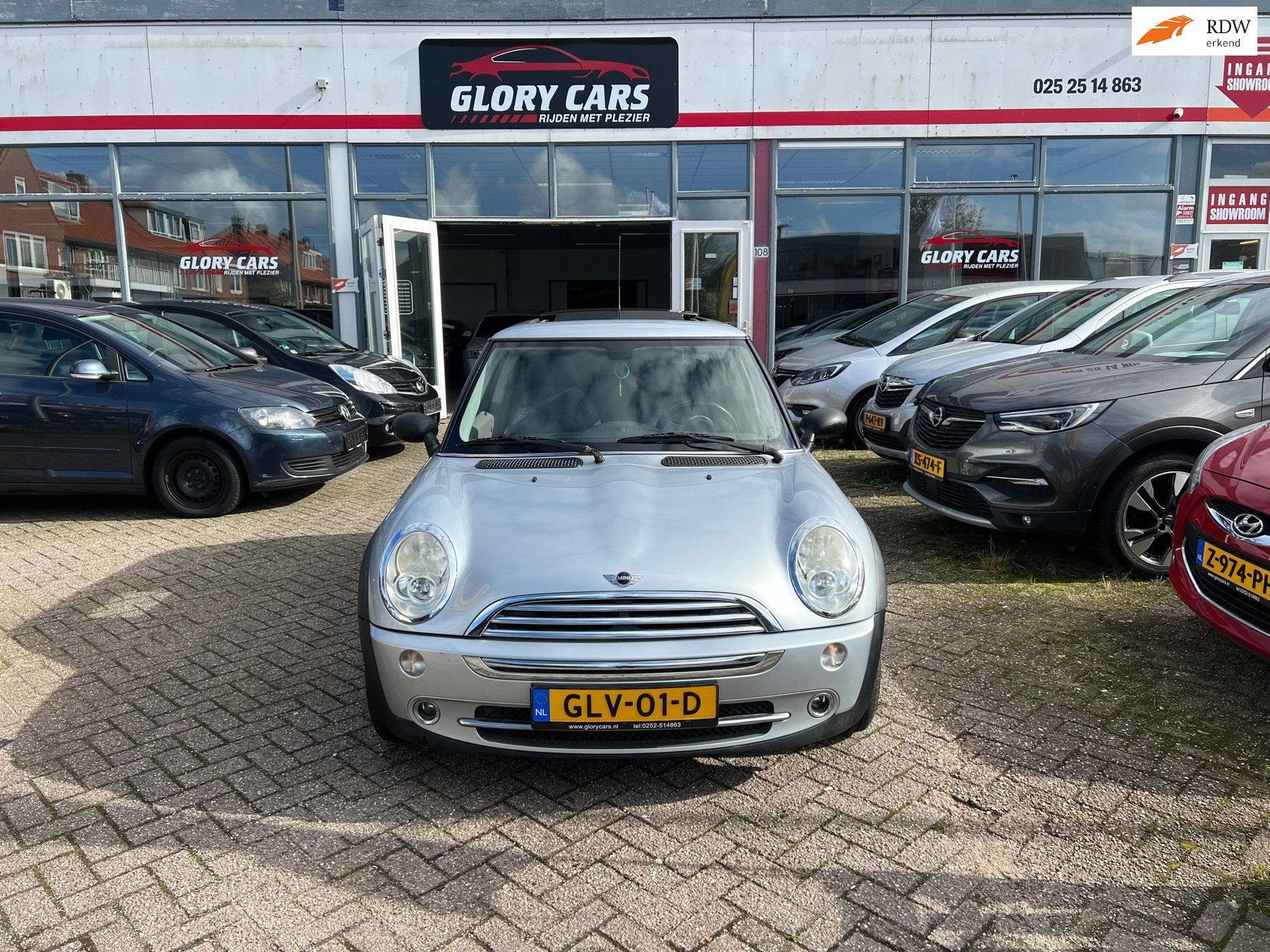 Mini Mini 1.6 One Pepper PANO/AIRCO/SPORT STOEL, Voorwielaandrijving, Gebruikt, Zwart, 4 cilinders