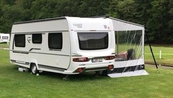 Fendt Caravan Saphir 495 met Rondzit, Mover en Luifel, Caravans en Kamperen, Caravans, Vast bed, Rondzit, Particulier, Fendt