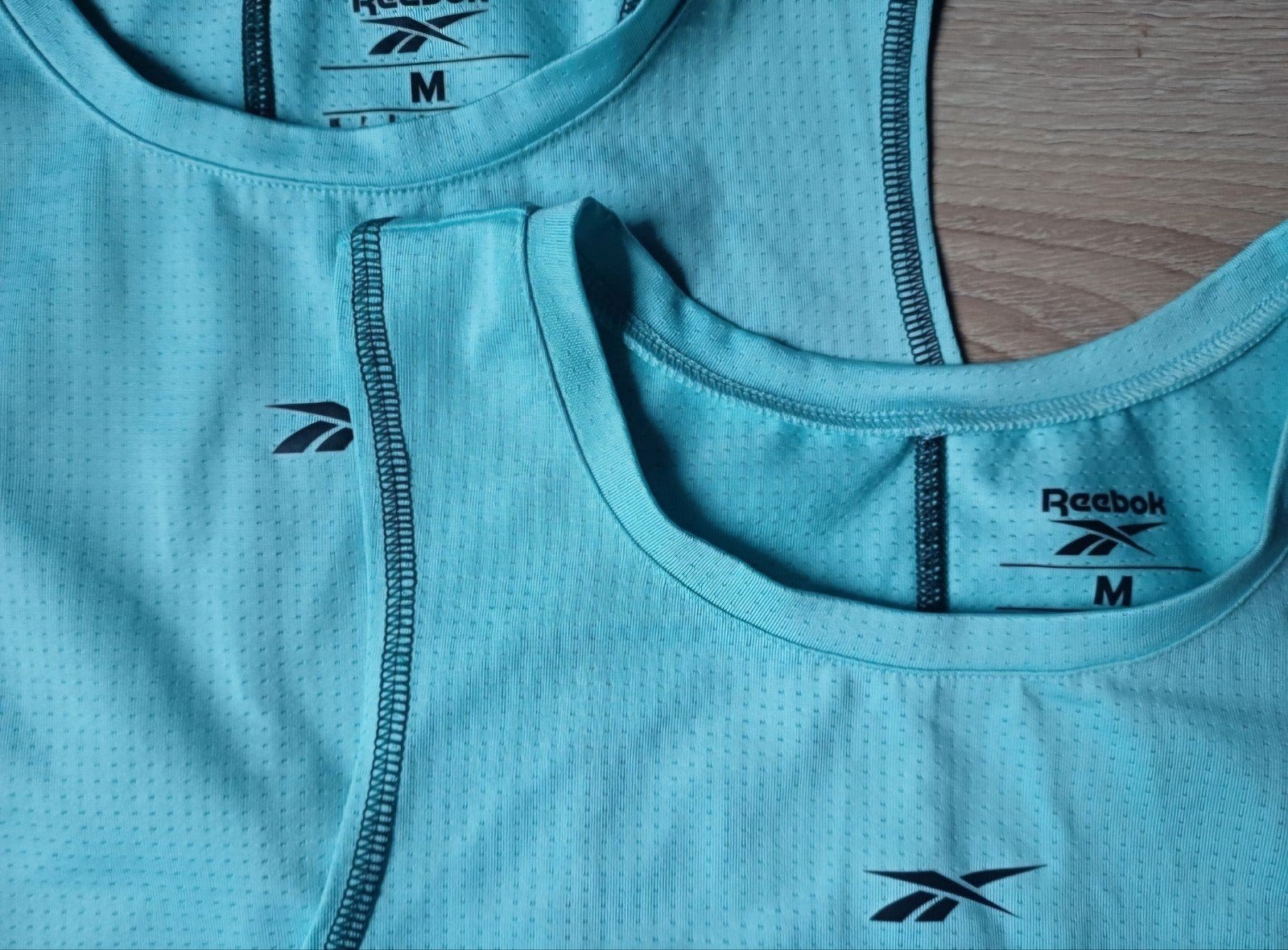 2 IDENTIEKE REEBOK TOPS MT M AZUURBLAUW, Kleding | Dames, Blauw, Ophalen, Maat 38/40 (M), Fitness of Aerobics