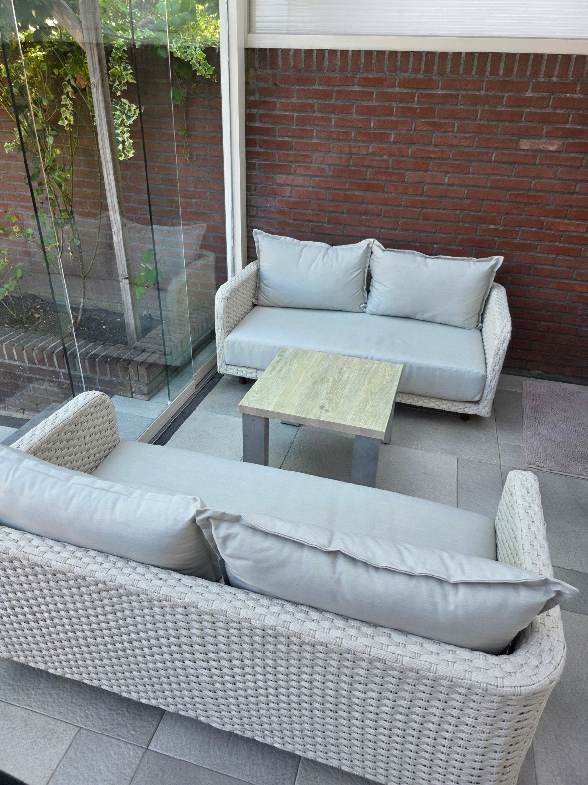 Tuinset met twee banken wit, Ophalen, 4 zitplaatsen, Bank, Zo goed als nieuw