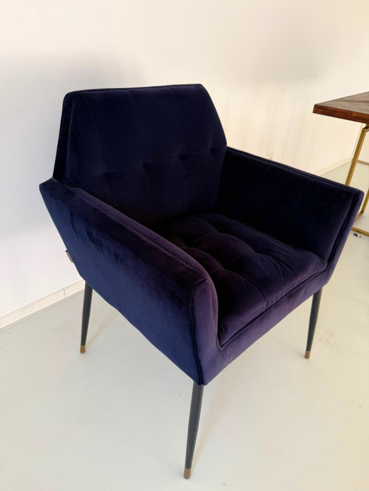 Dutchbone Kate fauteuil – donkerblauw velvet, Ophalen, Eenpersoons, 75 tot 100 cm, Zo goed als nieuw