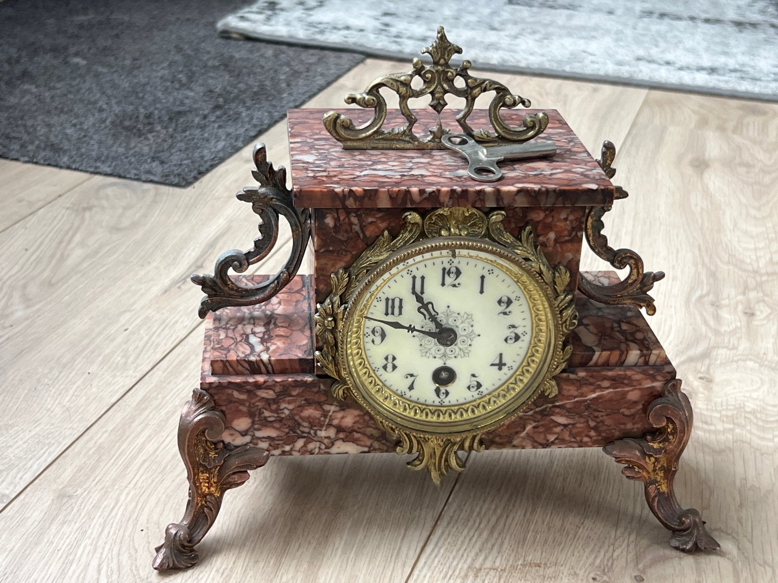 Antieke marmeren pendule met beeld., Ophalen