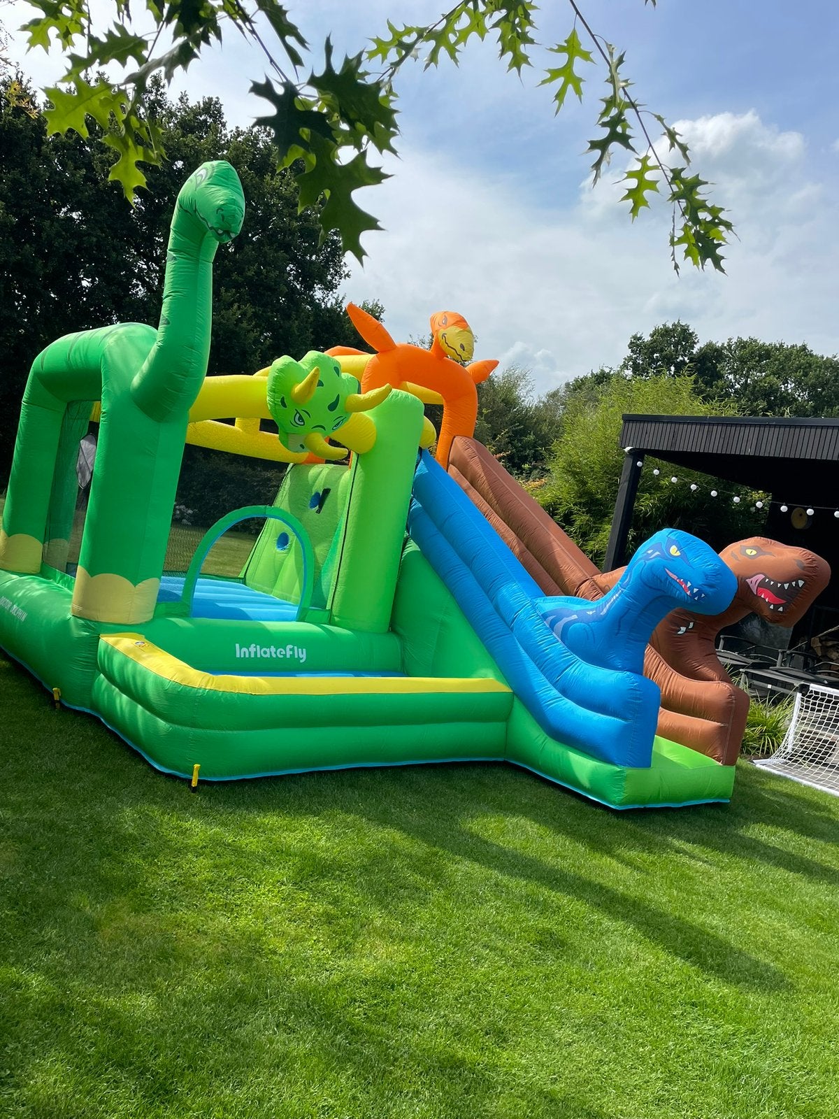 Springkussen met glijbaan te huur!, Hobby en Vrije tijd, Ophalen, Zo goed als nieuw