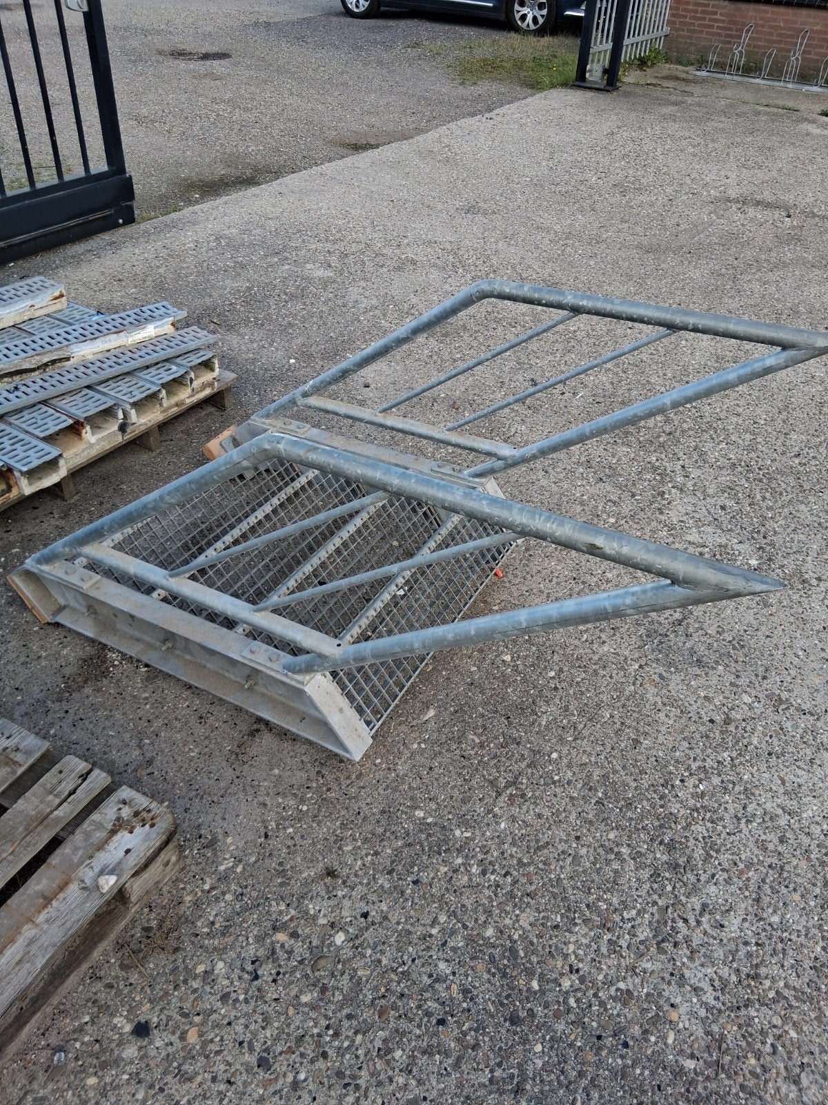 Circulaire verzinkte steektrap, Ophalen, Gebruikt, Trap, Minder dan 2 meter