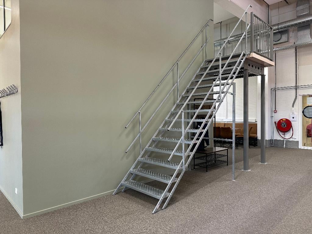 Magazijntrappen | Trappen | Stalen trappen, Ophalen, Zo goed als nieuw