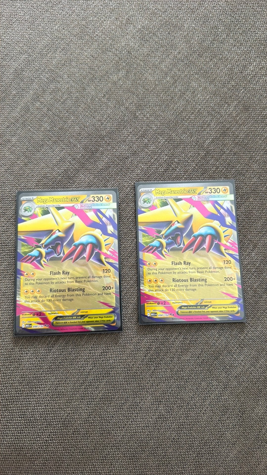 Mega Manectric EX, Ophalen of Verzenden, Zo goed als nieuw