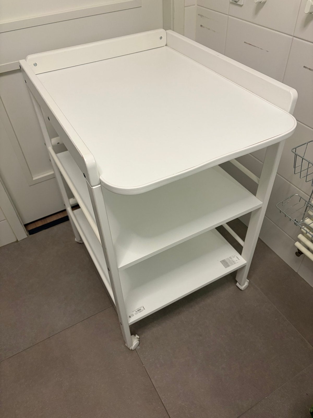 Witte commode op wieltjes (gedemonteerd), Ophalen, Gebruikt, 50 tot 70 cm, 75 tot 100 cm