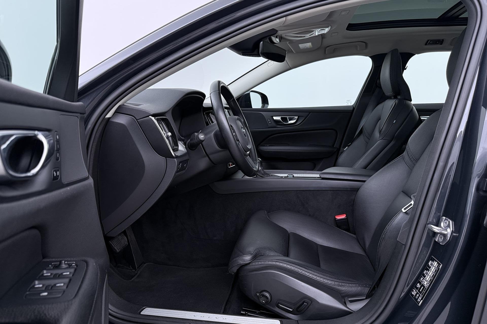 Volvo V60 Cross Country 2.0 D4 AWD Pro | Trekhaak | Panorama, Auto's, Automaat, Gebruikt, Euro 6, Leder