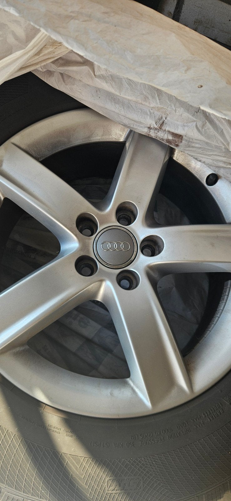 Audi velgen met winterbanden 235/65 R17, Auto-onderdelen, Banden en Velgen, Ophalen, Gebruikt, Banden en Velgen, 17 inch
