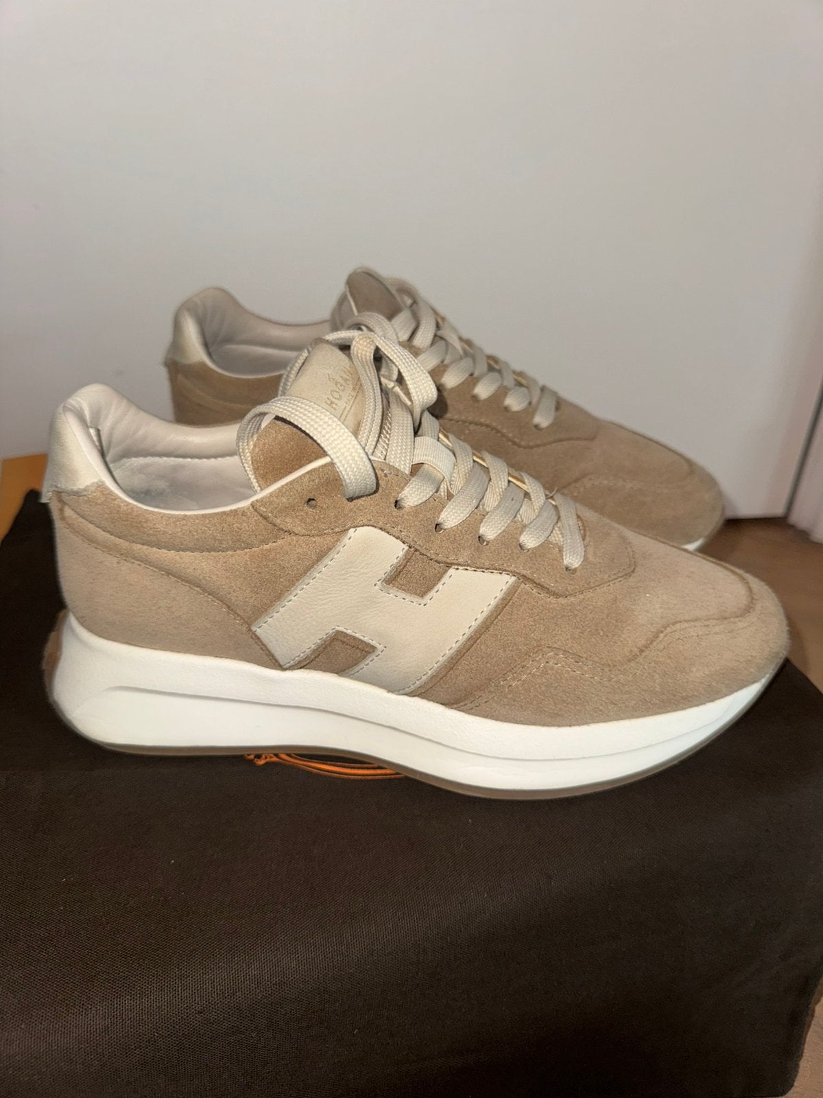 Hogan sneakers dames – beige/wit – maat 39,5, Beige, Ophalen of Verzenden, Sneakers of Gympen, Gedragen