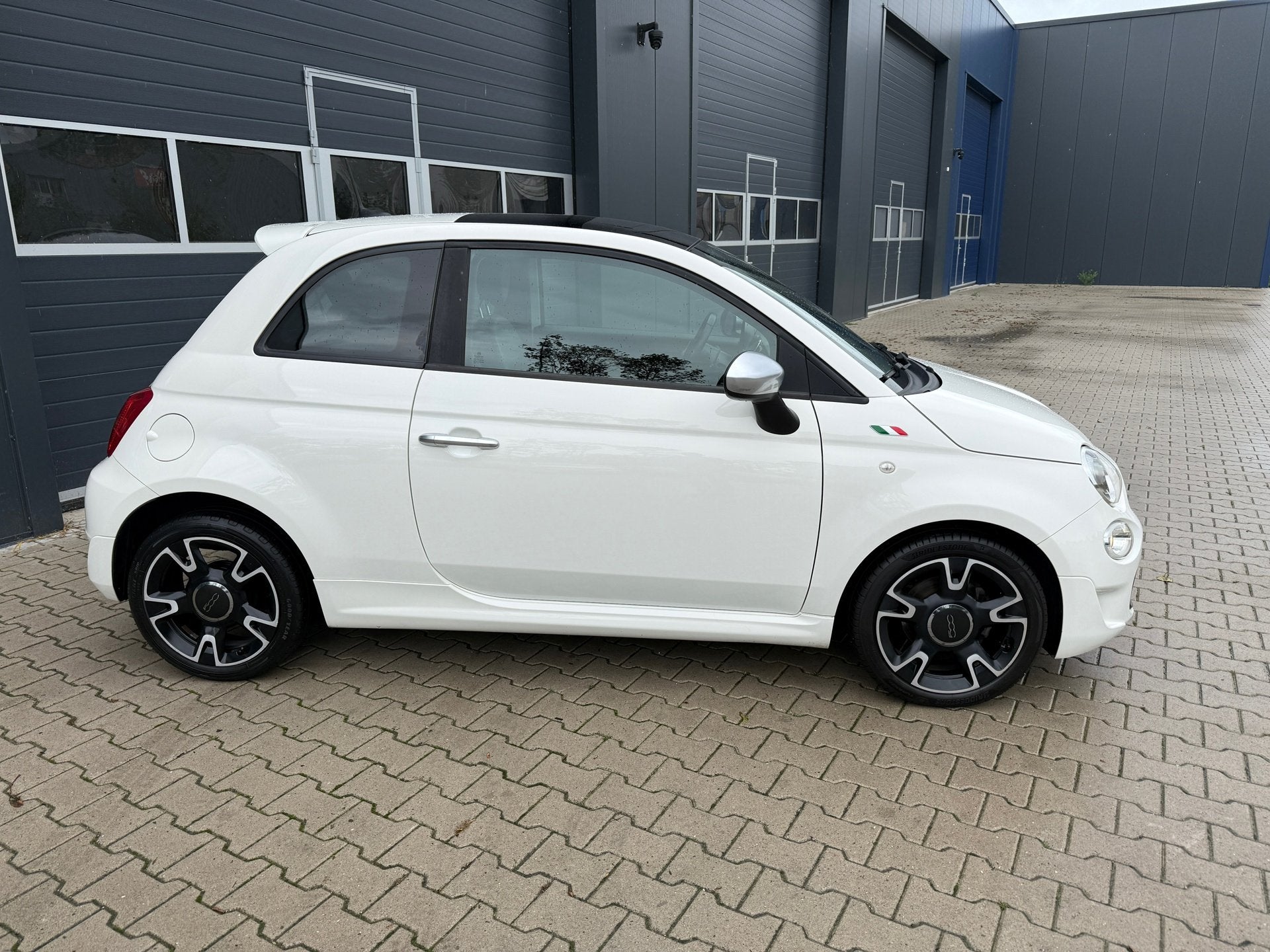 Fiat 500 Rockstar LEDER PANO CRUISE PDC, Auto's, Voorwielaandrijving, Euro 6, Wit, Bedrijf
