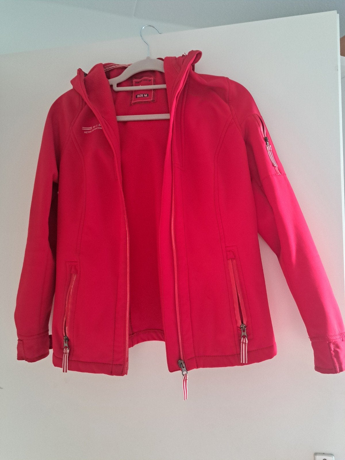 Rode Softshell Jas Dames Maat M - Colours of the World, Kleding | Dames, Jassen | Zomer, Maat 38/40 (M), Ophalen of Verzenden