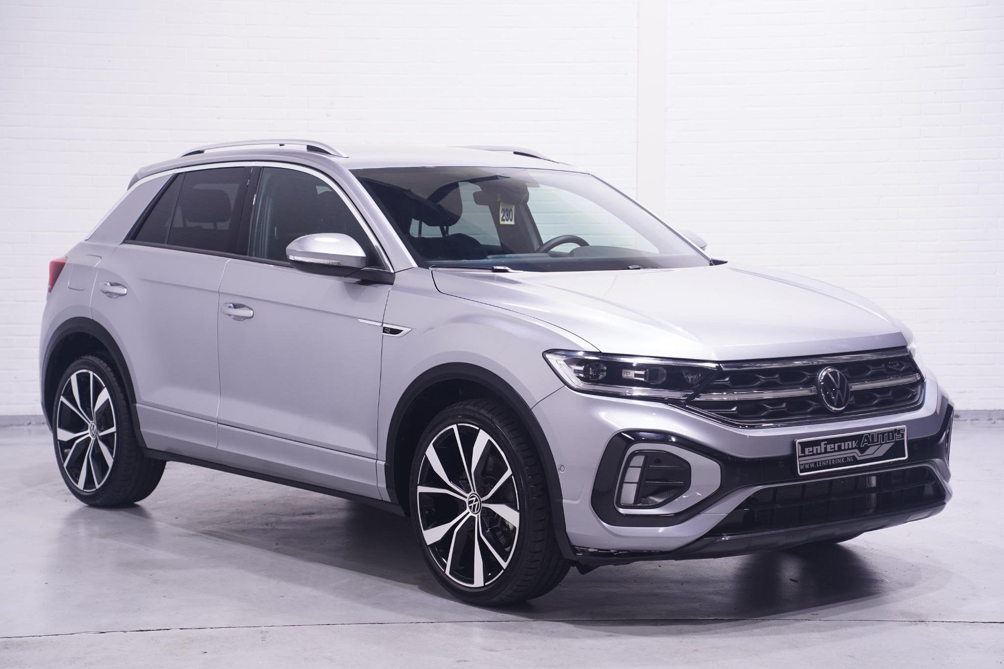 Volkswagen T-Roc 1.5 TSI 150 pk Aut. R Line Ext/Int. Matrix, Auto's, Stof, Gebruikt, Zwart, 4 cilinders