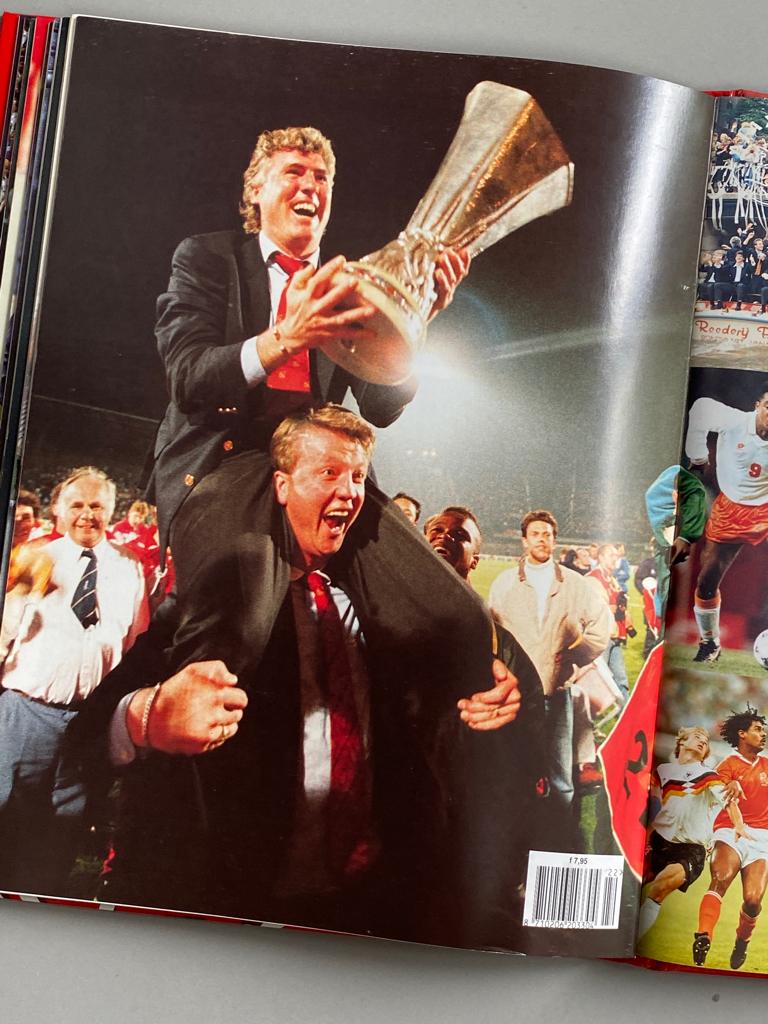 voetbal boek, Boeken, Ophalen of Verzenden, Zo goed als nieuw, Balsport