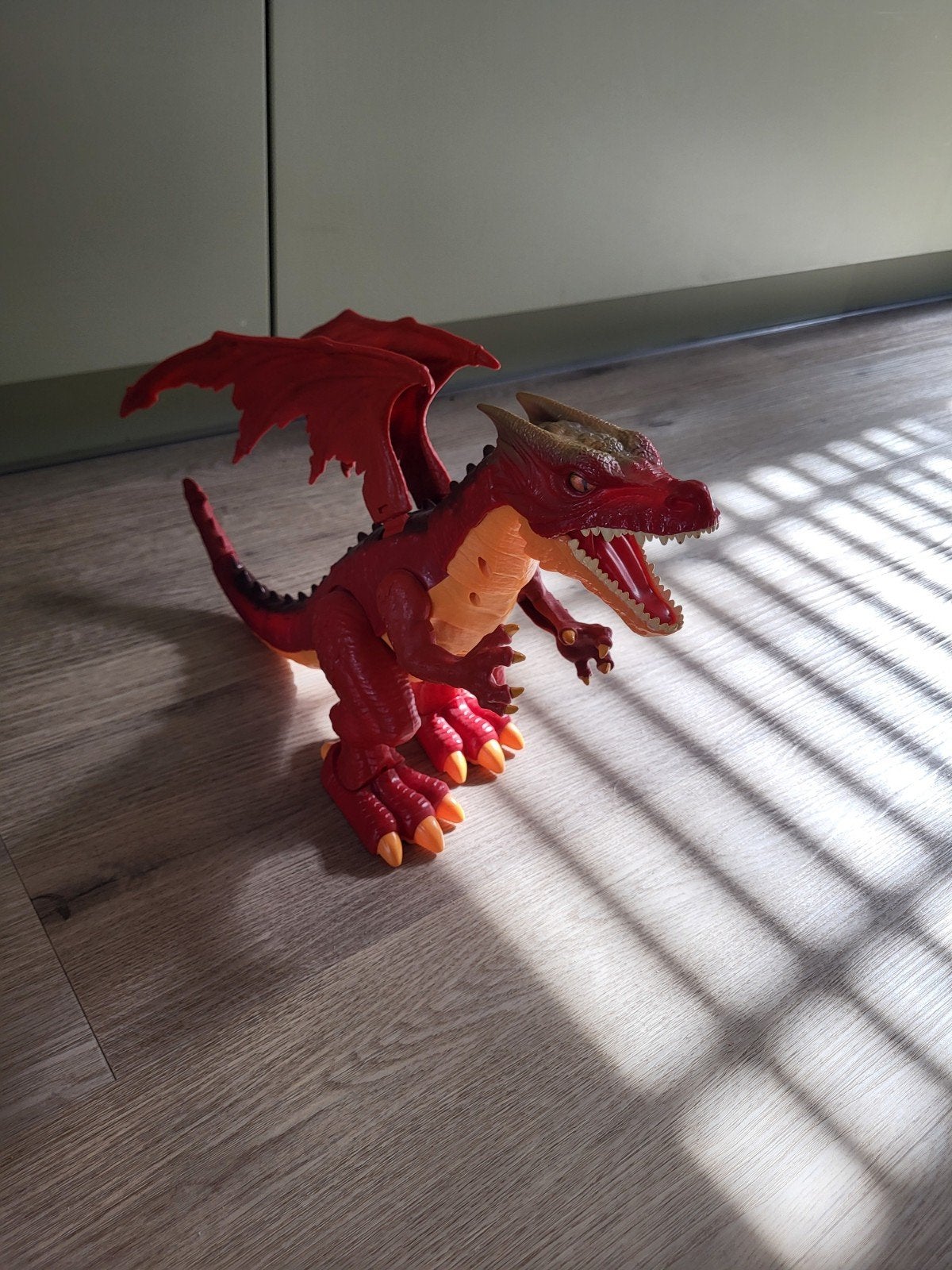 Speelgoed Draak met Geluid, Beweging (Batterijen Inclusie, Ophalen, Zo goed als nieuw