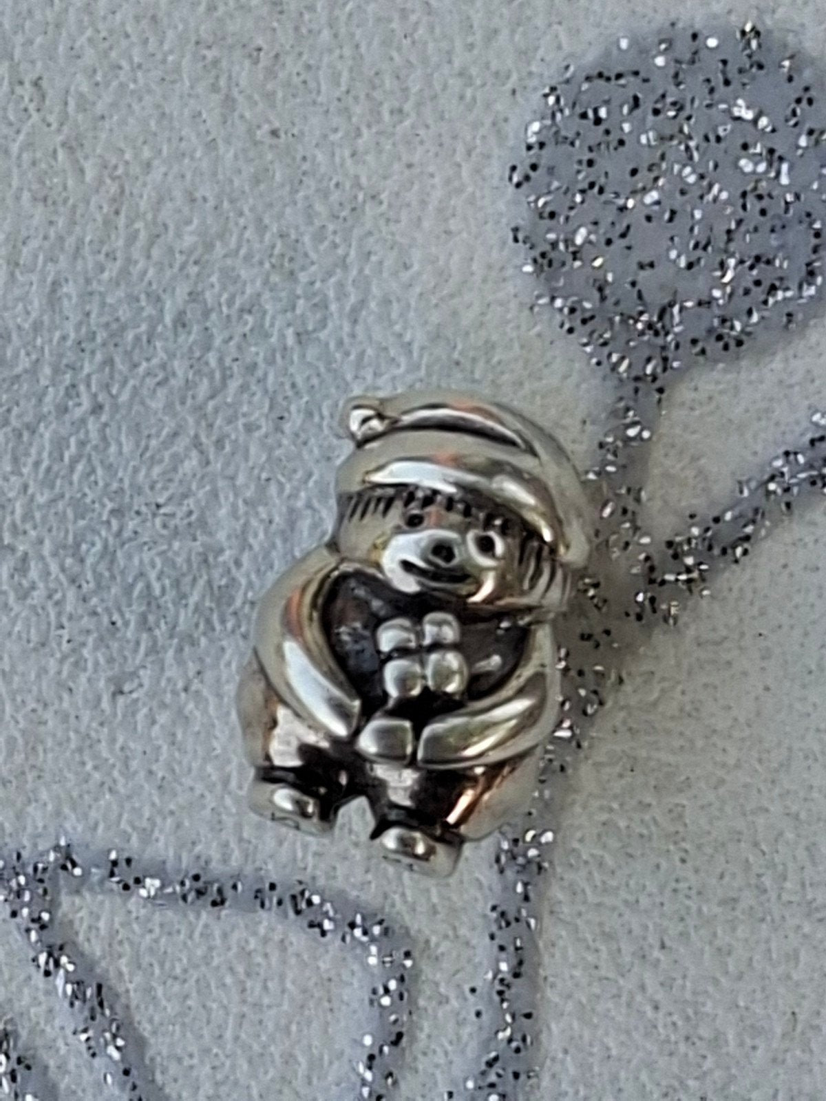 Pandora kaboutertje met 'n boeketje bloemen in nieuwstaat, Sieraden, Tassen en Uiterlijk, Bedels, Verzenden, Pandora, Zo goed als nieuw