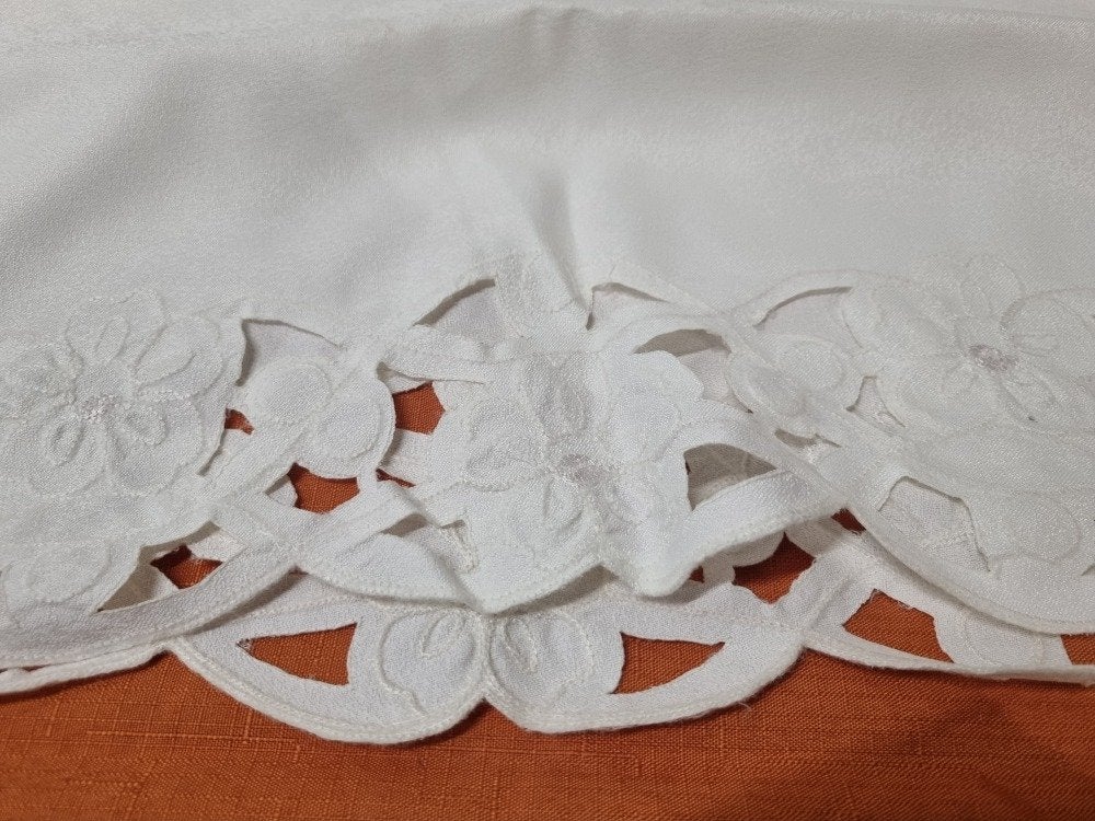 tafelkleed wit met opengewerkte rand, Ophalen of Verzenden, 'T Olde Gre-j, Info@toldegrej.nl, Endepoelstraat 20f Didam