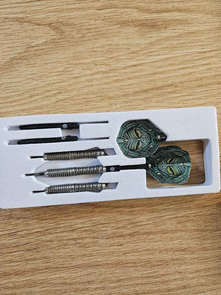 Dartpijlen 2 sets, Sport en Fitness, Ophalen of Verzenden, Zo goed als nieuw, Pijlen